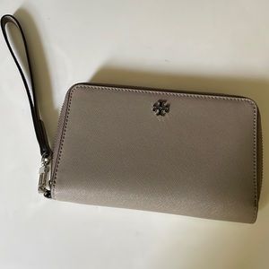 NWOT Tory Burch wristlet wallet w/ phone pocket
